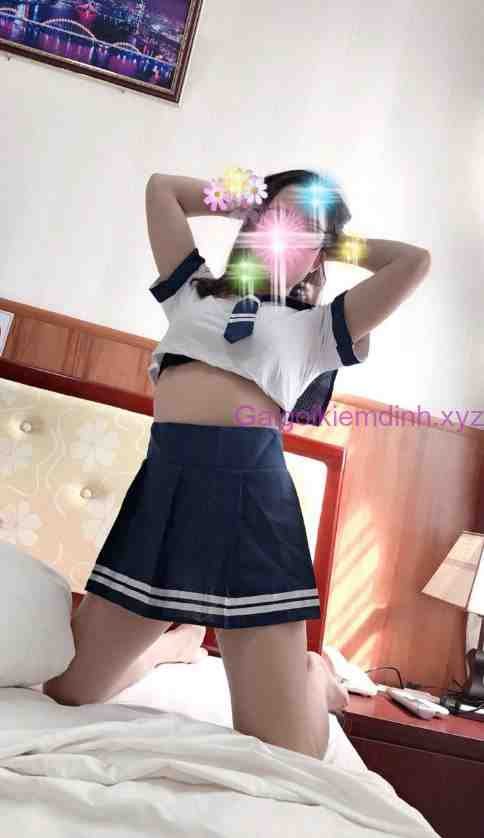 Bảo Nhi em gái gọi có những đường cong hoàn hảo